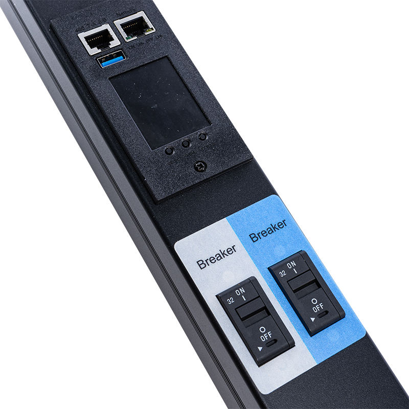 TCP/IP Intelligent Rack PDU 26 udtag IEC C13 /C19 1,5U flydende magnetisk kredsløbsafbryder Lodret