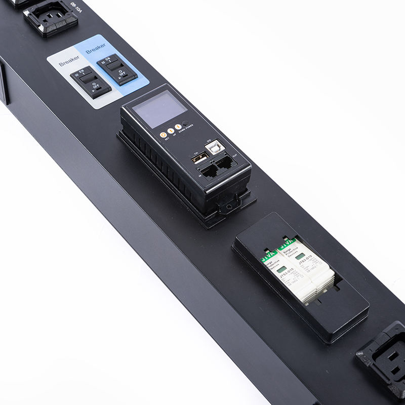 16 udtag IEC C13 IEC C19 Låsbart fatningsspænde udstyret 2,5U Hot Swappable Overspændingsbeskyttelse Lodret Modbus-RTU RS485 målt Rack PDU