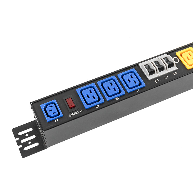 3-faset 10-udtag C13 C19 Vertikal Breaker Overbelastningsbeskyttelse Switched Rack Pdu