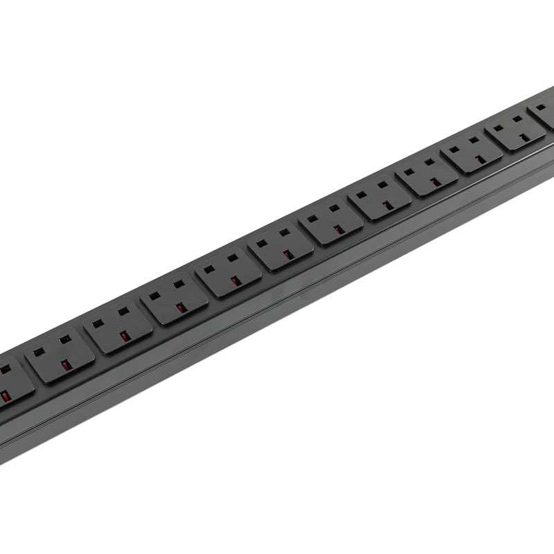 19-udtag britisk vertikal indikator Breaker Switched Rack Pdu