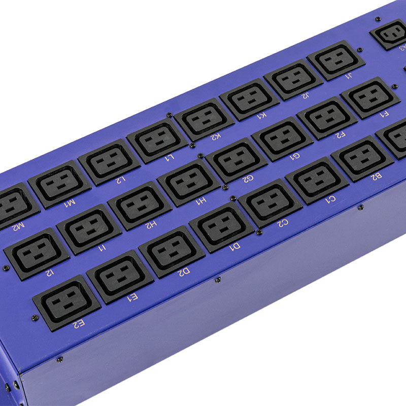 3-faset 27-udtag C13 C19 Vertikal Breaker Switched Pdu